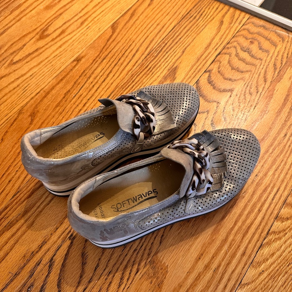 Softwaves Women's Gray Loafers